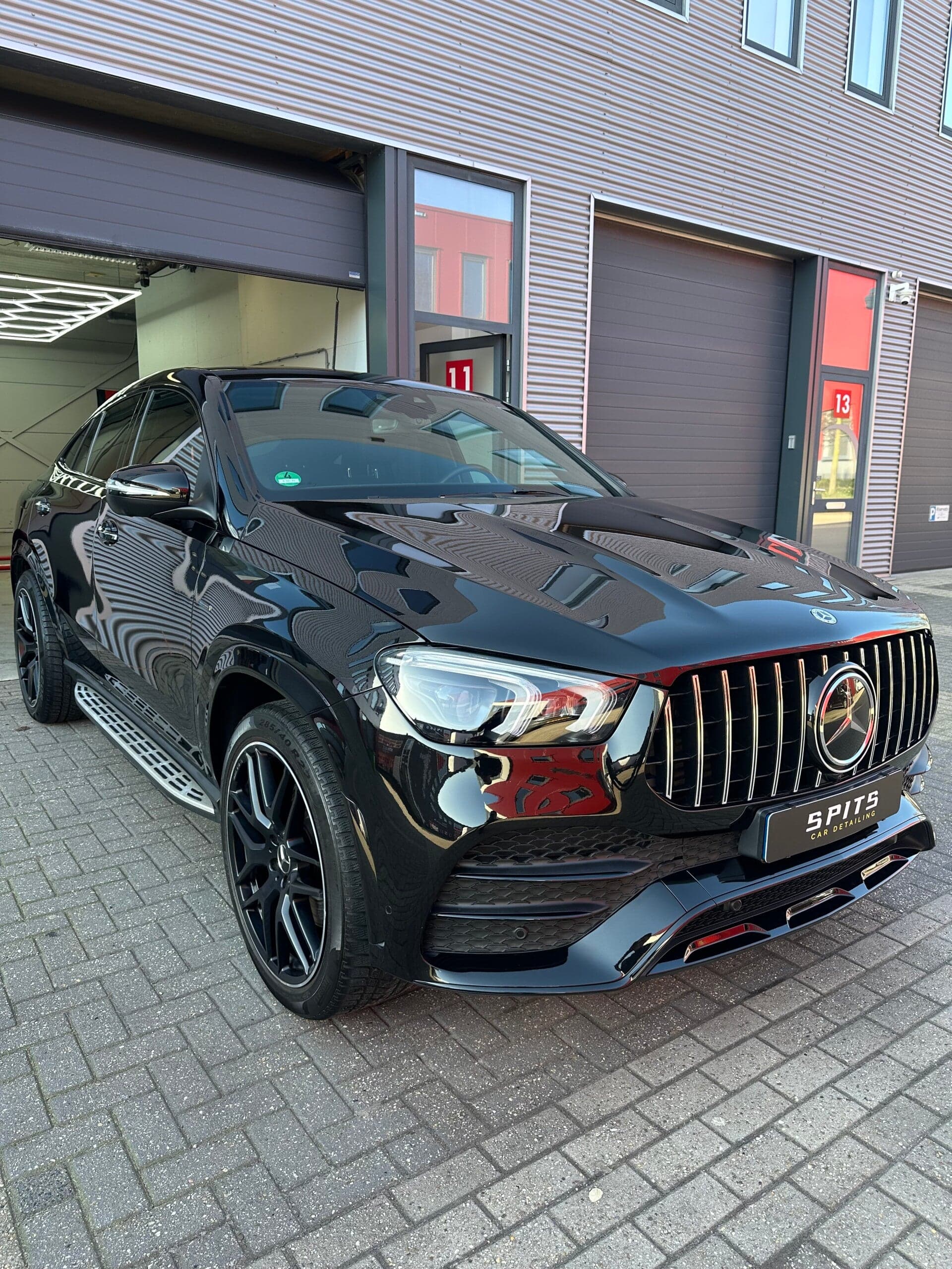 Zwarte Mercedes-AMG GLE Coupé glanzend na 3-staps polijstbehandeling en coating